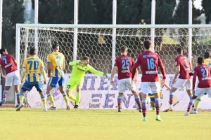 ΕΝΠ - ΑΠΟΕΛ: Αγχώθηκε αλλά... πέρασε με Μπεν και Μακέντα! (φώτος)