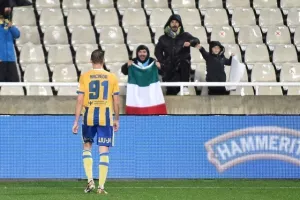 ΑΠΟΕΛ - Απόλλων: Χρυσό... γαλαζοκίτρινο τρίποντο με ανατροπή! (φώτος)