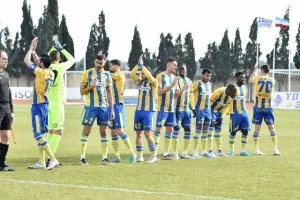 ΕΝΠ - ΑΠΟΕΛ: Αγχώθηκε αλλά... πέρασε με Μπεν και Μακέντα! (φώτος)