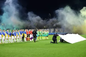 Γέμισε... καπνογόνα το πέταλο των ΑΕΚτζήδων (βίντεο/φώτος)