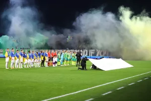 Γέμισε... καπνογόνα το πέταλο των ΑΕΚτζήδων (βίντεο/φώτος)