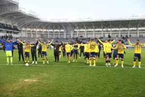 ΑΕΛ - ΑΕΚ: Της έσπασε το σερί και έμεινε... ζωντανή για εξάδα! (Φώτος)