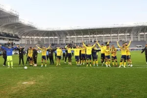 ΑΕΛ - ΑΕΚ: Της έσπασε το σερί και έμεινε... ζωντανή για εξάδα! (Φώτος)