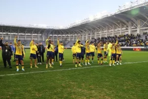 ΑΕΛ - ΑΕΚ: Της έσπασε το σερί και έμεινε... ζωντανή για εξάδα! (Φώτος)