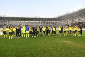 ΑΕΛ - ΑΕΚ: Της έσπασε το σερί και έμεινε... ζωντανή για εξάδα! (Φώτος)