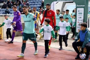 Ομόνοια - ΑΠΟΕΛ: Το γύρισε με δέκα παίκτες και πήρε προβάδισμα! (φώτος)