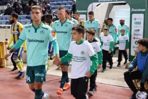 Ομόνοια - ΑΠΟΕΛ: Το γύρισε με δέκα παίκτες και πήρε προβάδισμα! (φώτος)