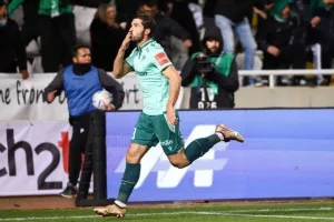 Ομόνοια - ΑΠΟΕΛ: Το γύρισε με δέκα παίκτες και πήρε προβάδισμα! (φώτος)