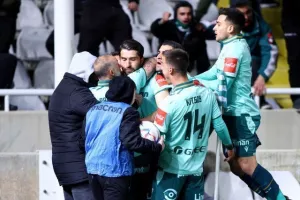 Ομόνοια - ΑΠΟΕΛ: Το γύρισε με δέκα παίκτες και πήρε προβάδισμα! (φώτος)