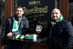 Βόλτα στο Κόσιτσε... οι ΑΕΚτζήδες με τους ποδοσφαιριστές (φώτος)