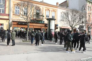 Ανεβαίνουν τα ντεσιμπέλ στο Κόσιτσε από τους AEKτζήδες (βίντεο/φώτος kerkida)
