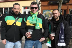 Ανεβαίνουν τα ντεσιμπέλ στο Κόσιτσε από τους AEKτζήδες (βίντεο/φώτος kerkida)