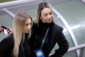 Ο φακός... στα κορίτσια