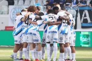 Απόλλων - ΑΕΚ: Τεράστια νίκη με 10 παίκτες, ο Ουάρντα στο 97' "κλείδωσε" την εξάδα! (φώτος)