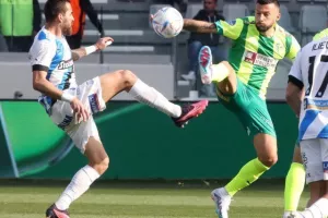 Απόλλων - ΑΕΚ: Τεράστια νίκη με 10 παίκτες, ο Ουάρντα στο 97' "κλείδωσε" την εξάδα! (φώτος)