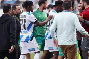 Απόλλων - ΑΕΚ: Τεράστια νίκη με 10 παίκτες, ο Ουάρντα στο 97' "κλείδωσε" την εξάδα! (φώτος)