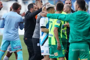 Άναψαν τα αίματα μεταξύ των ποδοσφαιριστών στη λήξη του ημιχρόνου (βίντεο/φώτος)