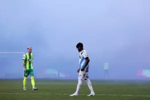 Ρίψη καπνογόνων από ΘΥΡΑ 1 προκάλεσε... καθυστέρηση (φώτος/βίντεο)