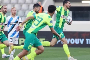 Απόλλων - ΑΕΚ: Τεράστια νίκη με 10 παίκτες, ο Ουάρντα στο 97' "κλείδωσε" την εξάδα! (φώτος)