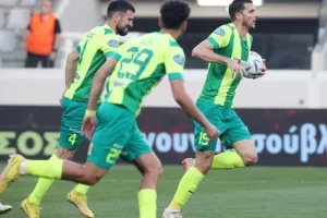 Απόλλων - ΑΕΚ: Τεράστια νίκη με 10 παίκτες, ο Ουάρντα στο 97' "κλείδωσε" την εξάδα! (φώτος)