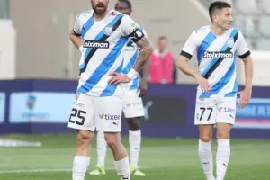 Απόλλων - ΑΕΚ: Τεράστια νίκη με 10 παίκτες, ο Ουάρντα στο 97' "κλείδωσε" την εξάδα! (φώτος)