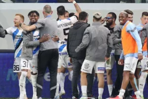 Απόλλων - ΑΕΚ: Τεράστια νίκη με 10 παίκτες, ο Ουάρντα στο 97' "κλείδωσε" την εξάδα! (φώτος)