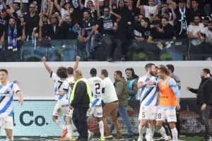 Απόλλων - ΑΕΚ: Τεράστια νίκη με 10 παίκτες, ο Ουάρντα στο 97' "κλείδωσε" την εξάδα! (φώτος)