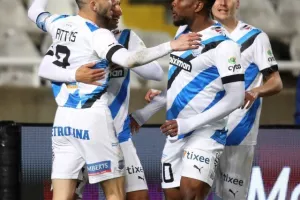 ΑΠΟΕΛ - Απόλλων: Χρυσό... γαλαζοκίτρινο τρίποντο με ανατροπή! (φώτος)