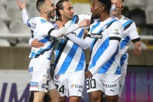 ΑΠΟΕΛ - Απόλλων: Χρυσό... γαλαζοκίτρινο τρίποντο με ανατροπή! (φώτος)