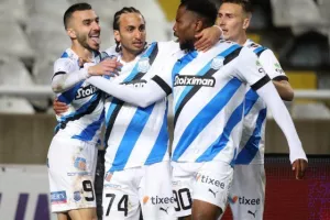 ΑΠΟΕΛ - Απόλλων: Χρυσό... γαλαζοκίτρινο τρίποντο με ανατροπή! (φώτος)