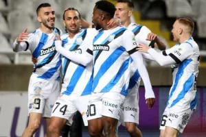 ΑΠΟΕΛ - Απόλλων: Χρυσό... γαλαζοκίτρινο τρίποντο με ανατροπή! (φώτος)