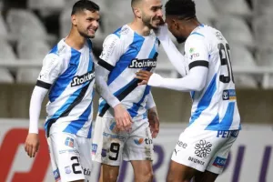 ΑΠΟΕΛ - Απόλλων: Χρυσό... γαλαζοκίτρινο τρίποντο με ανατροπή! (φώτος)