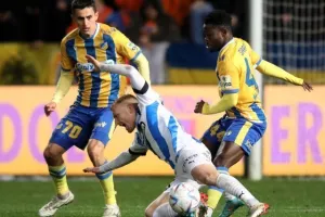ΑΠΟΕΛ - Απόλλων: Χρυσό... γαλαζοκίτρινο τρίποντο με ανατροπή! (φώτος)