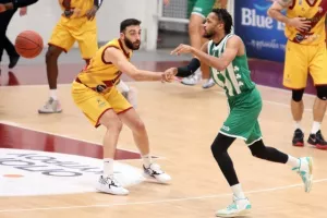 Με 30άρα... ο Κεραυνός την Ομόνοια (Φώτος)