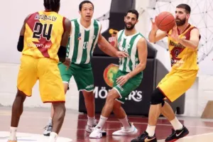 Με 30άρα... ο Κεραυνός την Ομόνοια (Φώτος)