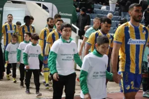Ομόνοια - ΑΠΟΕΛ: Το γύρισε με δέκα παίκτες και πήρε προβάδισμα! (φώτος)