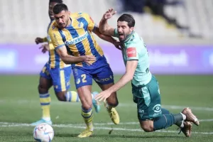Ομόνοια - ΑΠΟΕΛ: Το γύρισε με δέκα παίκτες και πήρε προβάδισμα! (φώτος)