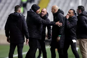 Ομόνοια - ΑΠΟΕΛ: Το γύρισε με δέκα παίκτες και πήρε προβάδισμα! (φώτος)
