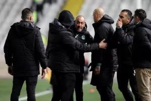 Ομόνοια - ΑΠΟΕΛ: Το γύρισε με δέκα παίκτες και πήρε προβάδισμα! (φώτος)