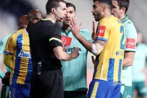Ομόνοια - ΑΠΟΕΛ: Το γύρισε με δέκα παίκτες και πήρε προβάδισμα! (φώτος)
