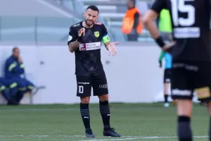 ΑΕΛ - ΑΕΚ: Της έσπασε το σερί και έμεινε... ζωντανή για εξάδα! (Φώτος)