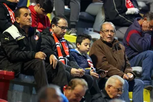 Ο κόσμος στο Νέα Σαλαμίνα-Ολυμπιακός (φωτορεπορτάζ)