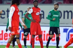 Νέα Σαλαμίνα-Ολυμπιακός: Συμβιβασμός με 4 γκολ! (φώτος)