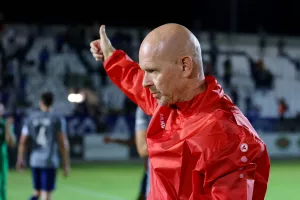 Τους κρατά στην τσίτα στην Περιστερώνα 