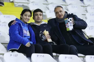 (Φωτορεπορτάζ) Ο κόσμος στο "Αντώνης Παπαδόπουλος"