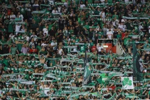 "Απαιτούμε να βρείτε επιτέλους τον τρόπο, να αφήσετε την ψυχή σας στο γήπεδο..."