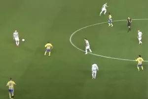 Με αβίαστα λάθη σαν αυτό...
