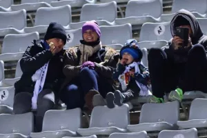 ΦΩΤΟΣ / Ο κόσμος της Πάφος FC στο "Στ. Κυριακίδης"
