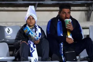 ΦΩΤΟΣ / Ο κόσμος της Πάφος FC στο "Στ. Κυριακίδης"