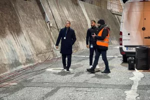ΦΩΤΟΣ / Διαμαρτυρίες προς τον ΒΑΡίστα Δημήτρη Σολωμού!